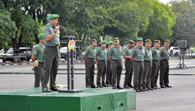 Seluruh personel TNI - Polri mulai disiagakan kemarin sore sebelum kedatangan Presiden Jokowidodo hari ini di Surabaya, Jumat (22/6/2018). (FOTO: Istimewa)