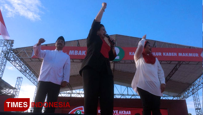 Megawati saat berorasi di lapangan Gulun, Kota Madiun. (FOTO: Pamula/ TIMES Indonesia)