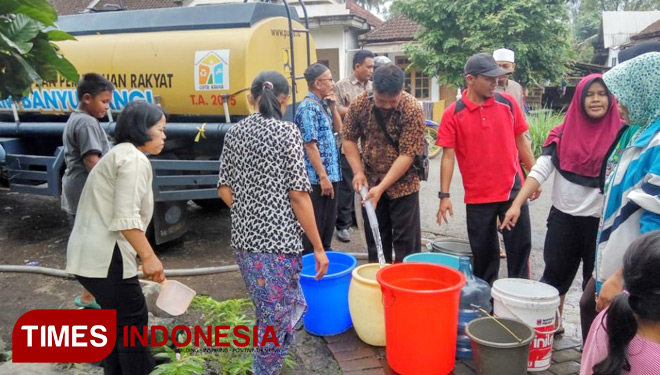 Meski Kurang, Air Bersih untuk Korban Banjir di Banyuwangi 