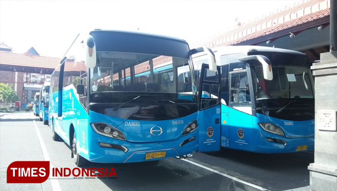 Bandara Ditutup, Penumpang Lanjutkan Perjalanan Dengan Bus - TIMES ...