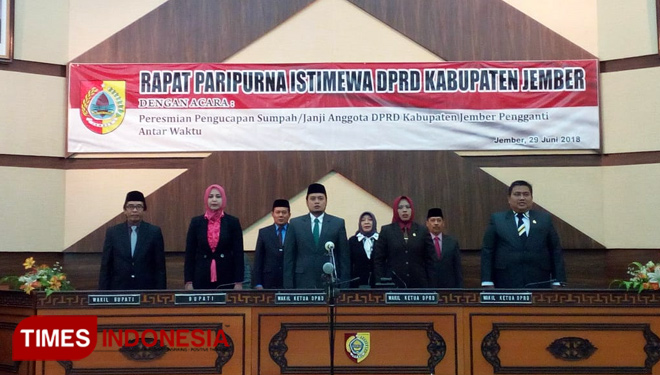 Pelantikan anggota paw DPRD Kabupaten Jember. (FOTO: Sofy/TIMES Indonesia)