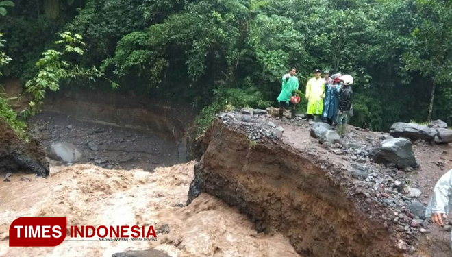 Deteksi Banjir Bandang Warga Songgon Desak Pemkab 