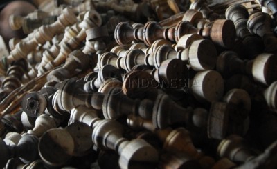 Industri Rumahan Papan Catur yang Mulai Redup