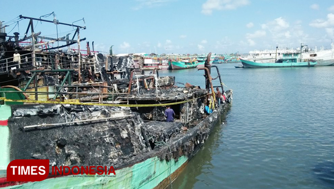 37 Kapal Tebakar di Pelabuhan Benoa Bali, 8 Terselamatkan