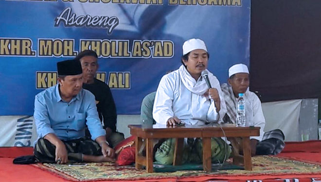 KHR Moch Kholil As’ad Syamsul Arifin, saat menyampaikan ceramah di acara pengajian umum dan halal bi halal (FOTO: Istimewa)