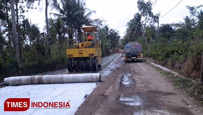 Hore Jalur Ke Pantai Pulau Merah Dibangun Ala Jalan Tol