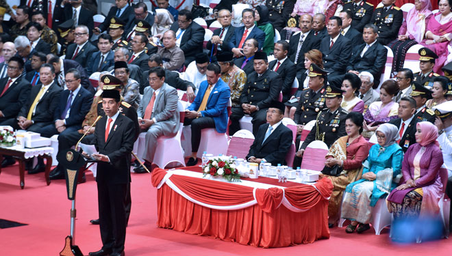 Meski Masuk 10 Negara Teraman Dunia, Jokowi Ingatkan Polri di Era Digital