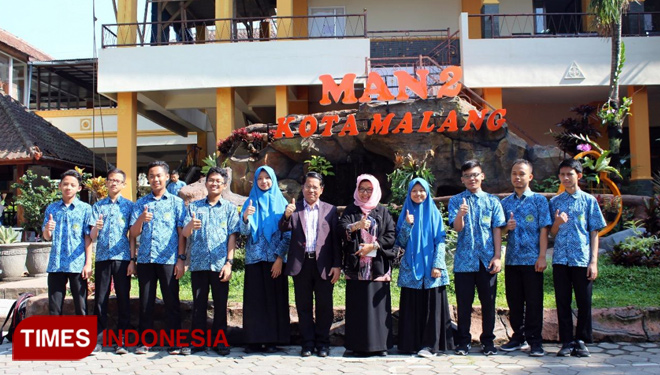 Dirjen Pendis Kamaruddin Amin bersama para siswa MAN 2 Kota Malang pemenang OSN 2018. (FOTO: Kemenag for TIMES Indonesia)