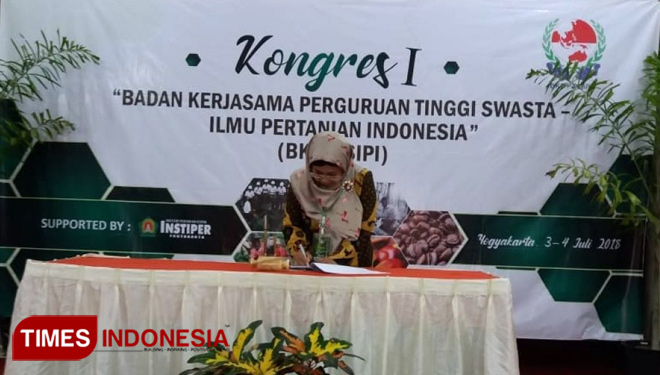 Dekan FP UWG Dr. Evi Nurifah J, SP, MP Menandatangani MoU Pelaksanaan Tri Darma Perguruan Tinggi. (FOTO: AJP TIMES Indonesia)