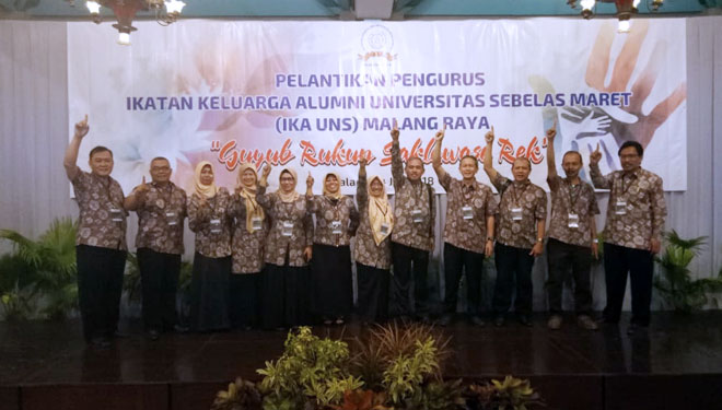 Pengurus IKA UNS Malang Raya berfoto bersama usai acara pelantikan di Hotel Tugu Malang, Sabtu (14/7/2018). (FOTO: IKA UNS Malang Raya)