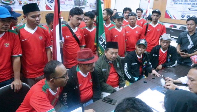 Ketua DPW Partai Kebangkitan Bangsa (PKB) Jawa Barat, Syaiful Huda saat mendaftarkan 120an bakal calon legislatif (bacaleg) untuk Pemilu Legislatif (Pileg) 2019 ke Komisi Pemilihan Umum (KPU) Jabar. (FOTO: Istimewa)