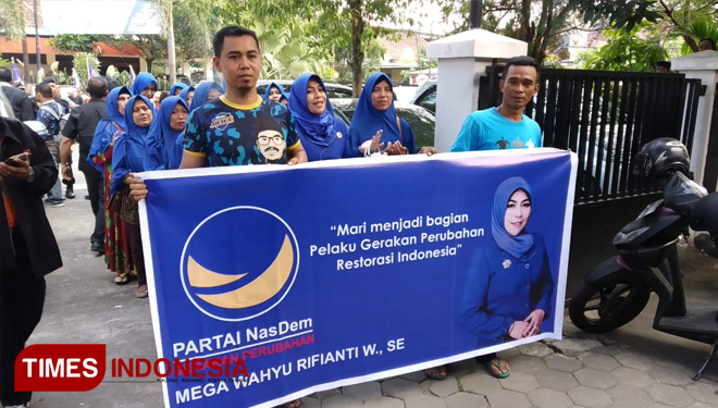Partai Nasdem mendaftarkan para Bacaleg untuk Pemilu 2019 (FOTO: Imadudin M/TIMES Indonesia)