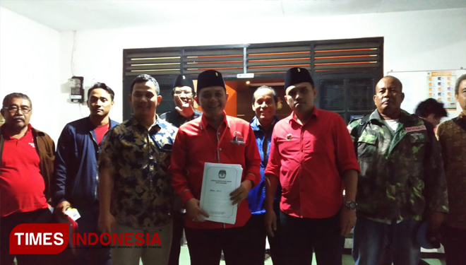 Partai PDIP Kota Malang mendaftarkan 45 calon legislatif ke KPU Kota Malang. (FOTO: Imadudin M /TIMES Indonesia)