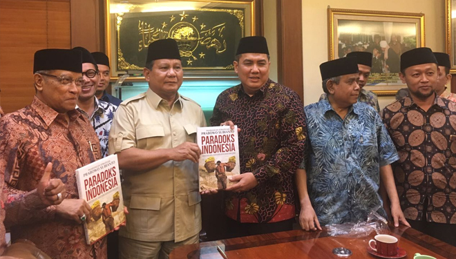 Prabowo Subianto mengunjungi kantor PBNU menemui pengurus harian PBNU. (FOTO: KBAswaja)