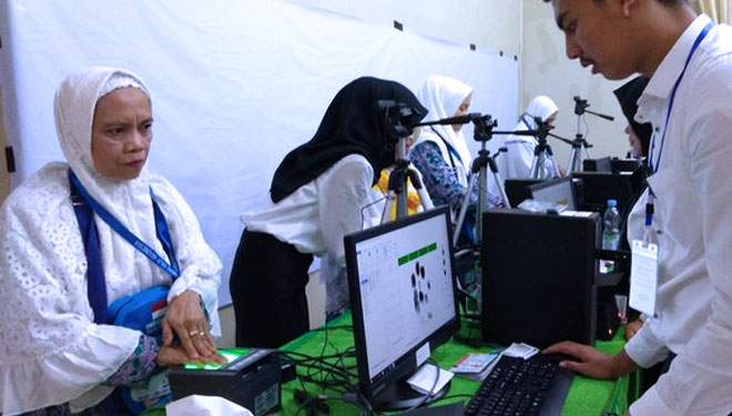 ILUSTRATION: Hajj Pilgrimage Examination (JCH) Indonesia with biometric (PHOTO: Elshinta)