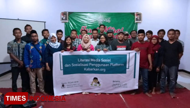 Sejumlah pemuda lintas agama yang tergabung komunitas Gusdurian, lakukan kegiatan baru untuk melawan berita hoaks.(FOTO: Dicko W/TIMES Indonesia)