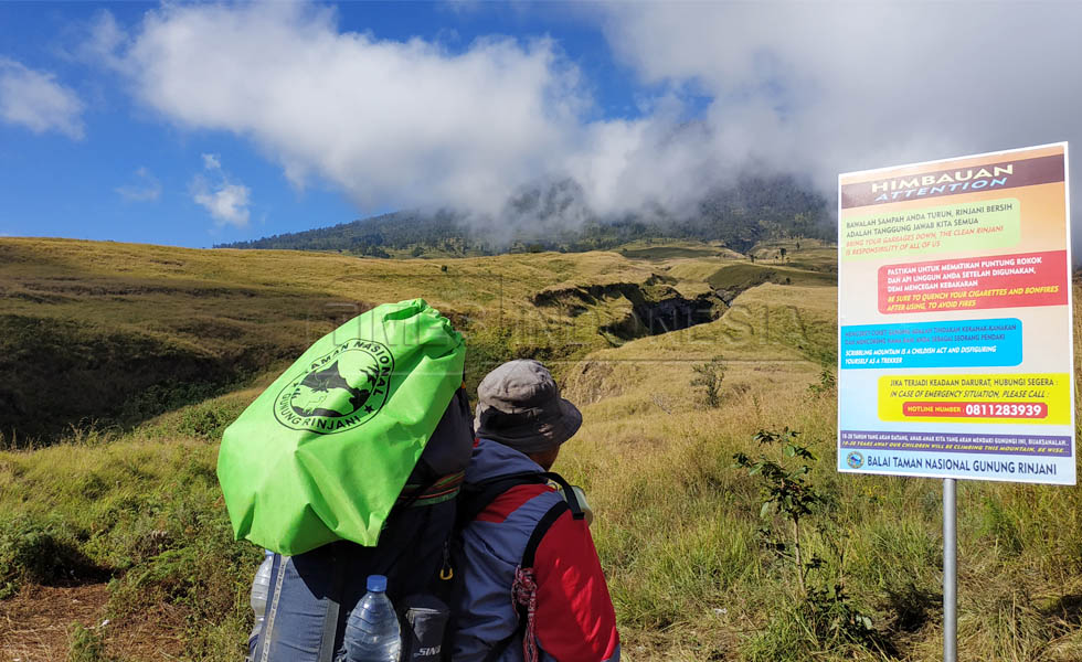 Pendaki dianjurkan untuk membawa pulang sampah yang dibawa ke Taman Nasional Gunung Rinjani. (Foto : Tria Adha/TIMES Indonesia).