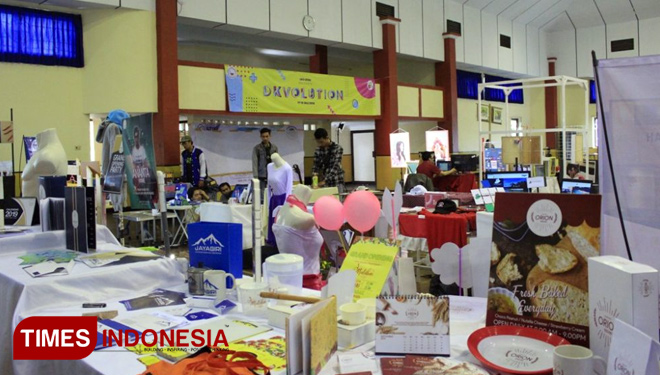 Suasana pameran DKV dengan tema DKVOLUTION. (FOTO: AJP TIMES Indonesia)
