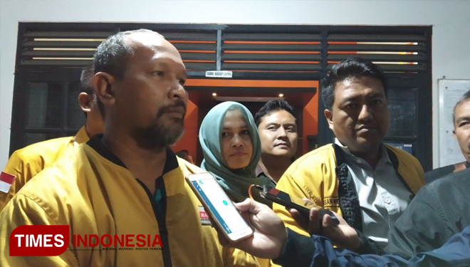 Ketua DPC Hanura Kota Malang, Ahmad Ilman Gama saat ditemui di KPU Kota Malang. (FOTO: Imadudin M/TIMES Indonesia)