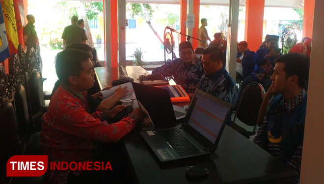 Partai NasDem saat mendaftarkan caleg ke KPU Kabupaten Probolinggo (FOTO: Iqbal/TIMES Indonesia)