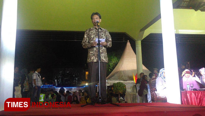 Bupati Bondowoso Drs H Amin Said Husni saat menyampaikan sambutan dalam acara penutupan Festival Desa Nusantara (FOTO: Moh Bahri/TIMES Indonesia)
