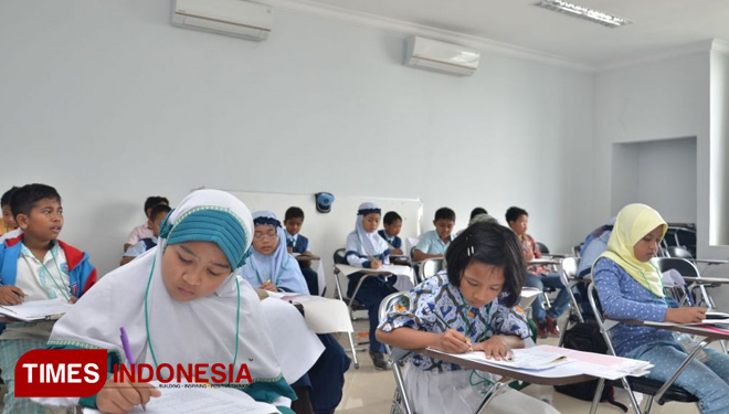ILUSTRASI - Kegiatan Belajar Siwa di Sekolah. (FOTO: Dok. TIMES Indonesia)