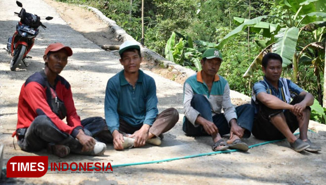 Tol Desa Kini Jadi Wahana Ngerumpi Warga Lokasi TMMD Kodim Banjarnegara
