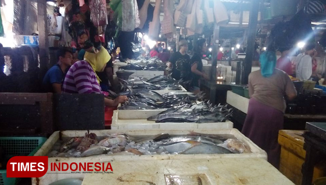 Suasana di Pasar Ikan Kedonganan, Kecamatan Kuta, Badung, Bali. Jumat (20/7/2018). (FOTO: Khadafi/TIMES Indonesia).