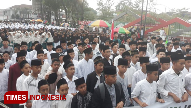 Peserta Long March Laskar Santri Cak Imin Cawapres 2019. (FOTO: Laskar Santri For TIMES Indonesia)