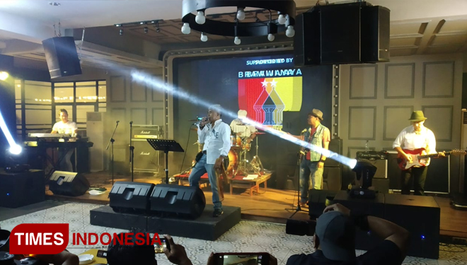 Grup band Elpamas kembali tampil menghibur para pecinta musik rock di Malang Raya. (FOTO: Imadudin M/TIMES Indonesia)