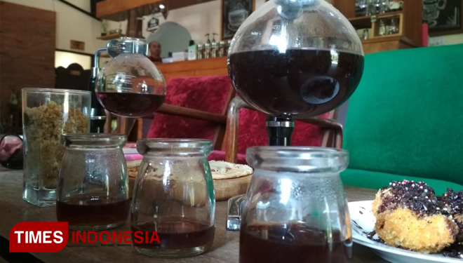 Gayo Wine di Keboen Kopi Karanganjar Kecamatan Nglegok Kabupaten Blitar. (FOTO: Nana/TIMES Indonesia)