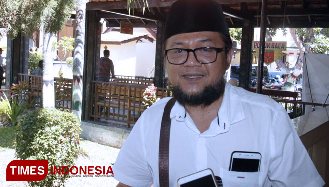 KH. Zainul Faozan wakil ketua dewan Tanfidz DPC PKB Bondowoso saat dimintai keterangan usai melaporkan dugaan fitnah dan ujaran kebencian terhadap PKB (FOTO: Moh Bahri/TIMES Indonesia)