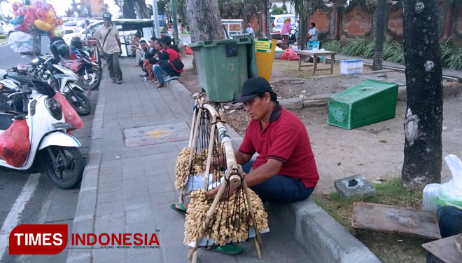 Ahmad-pedagang-kacang-keliling-A.jpg