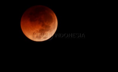 Saat Bulan Berwarna Merah Darah