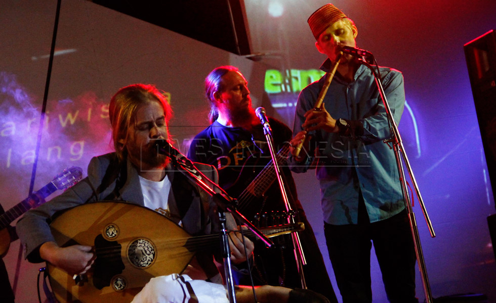 Grup musik Debu Nusantara turut memeriahkan Festival Dawai Nusantara. ( Foto : Tria Adha/ TIMES Indonesia).