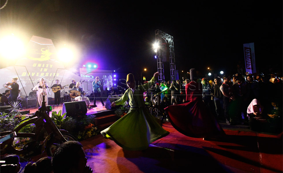 Grup musik Debu Nusantara turut memeriahkan Festival Dawai Nusantara. ( Foto : Tria Adha/ TIMES Indonesia).