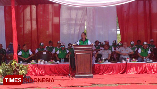Sekda Karna Suswandi saat memberikan sambutan acara kontes sapi ternak di Universitas Jember Kampus Bondowoso. (FOTO: Moh Bahri/TIMES Indonesia)