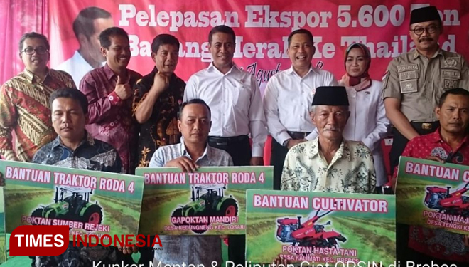 Penyerahan Alsintan Oleh Menteri Pertanian kepada Poktan Kab. Brebes (FOTO: AJP/TIMES Indonesia)