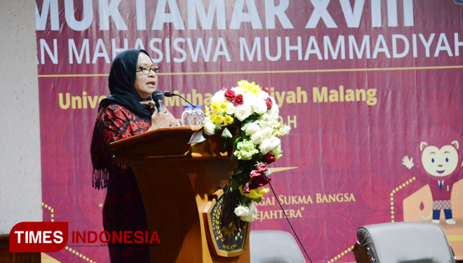 Menteri PPPA RI, Yohana Yembise saat menjadi pembicara di Dome Universitas Muhammadiyah Malang, Kamis (2/8/2018). (FOTO: Adhitya Hendra/TIMES Indonesia)