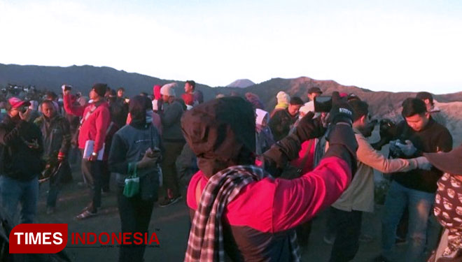 Fenomena-Es-di-Gunung-Bromo-B.jpg