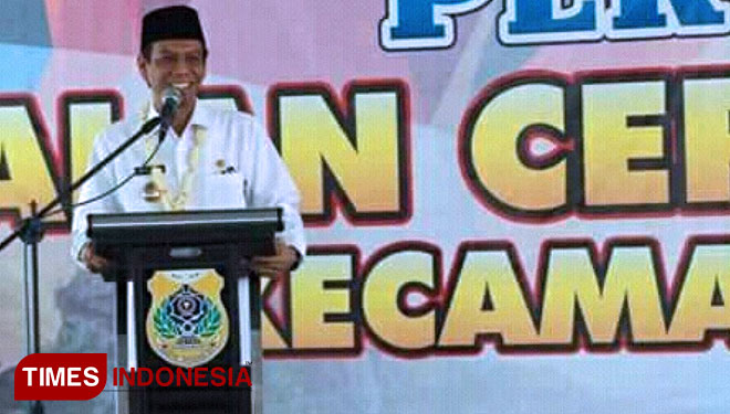 Bupati Bondowoso Drs H Amin Said Husni saat peresmian jalan menuju wisata Batu So’on Solor Cermee Bondowoso Jawa Timur (FOTO: Moh Bahri/TIMES Indonesia)