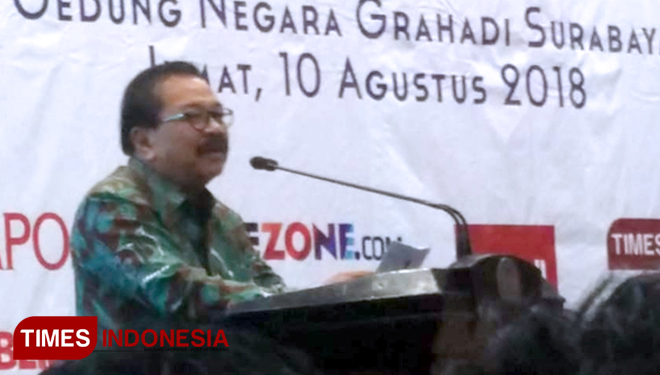 Gubenur Jatim, Soekarwo menghadiri pelantikan pengurus AMSI wilayah Jatim Periode 2017-2020 di gedung Negara Grahadi Surabaya, Jumat (10/8/2018). (FOTO: Nasrullah/TIMES Indonesia)