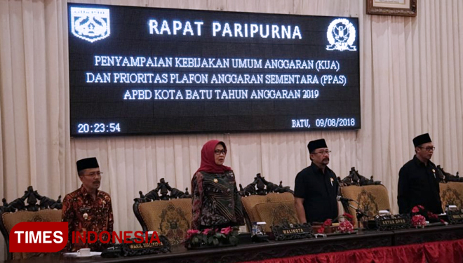 Rapat paripurna penyampaian KUA - PPAS APBD Kota Batu Tahun Anggaran 2019, Kamis (9/8/2018) malam di DPRD Kota Batu. (FOTO: Ferry/TIMES Indonesia)