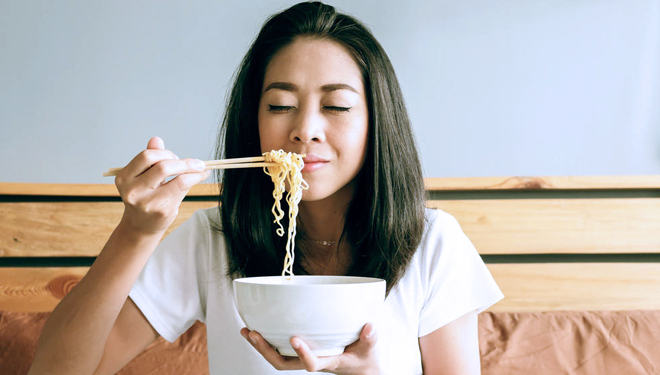 Awas! Sering Makan Mi Instan Bisa Sebabkan Penyakit Ini