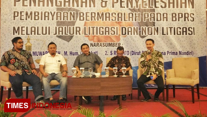 Direktur Utama Slamet Riyanto (tengah) (FOTO: AJP/TIMES Indonesia)