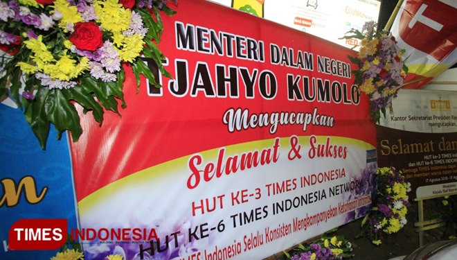 Ultah TIMES Indonesia Ke 3 Banjir Karangan Bunga Pemred Ultah TIMES Indonesia Ke 3 Banjir Karangan Bunga Pemred