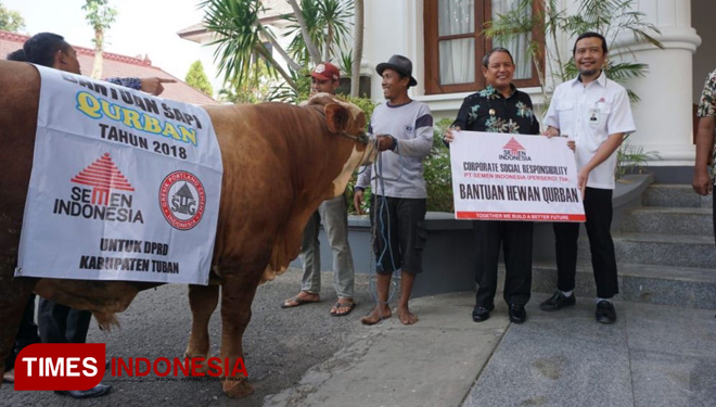 Penyerahan hewan kurban di Pemkab Tuban, diterima oleh Wakil Bupati Tuban Ir. Noer Nahar Hussain Selasa (21/08/2018) (FOTO: Safuwan/TIMES Indonesia)