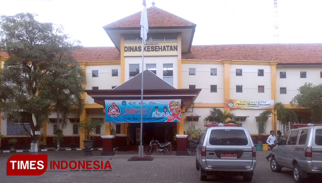 Gedung Dinas Kesehatan Kabupaten Lamongan di jalan Wahidin Sudiro Husodo Nomer 37, Lamongan, Selasa (21/8/2018). (FOTO: Siti Nura/TIMES Indonesia)