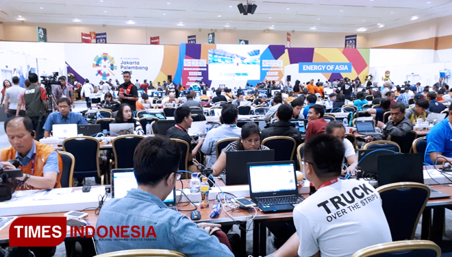Jurnalis mancanegara menikmati fasilitas gratis di MPC Balai Sidang Jakarta Convention Center. (FOTO: Abdul Muis/TIMES Indonesia)