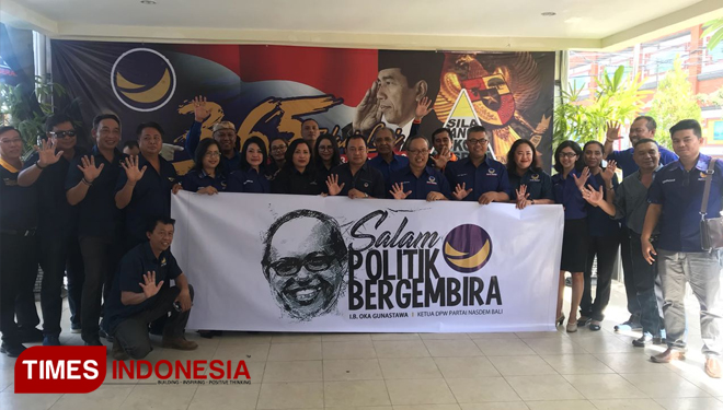 Para Caleg NasDem Bali saat berkumpul di  Kantor DPW Partai Nasdem Bali di Denpasar, Kamis (23/8/2018). (FOTO: Kadafi/TIMES Indonesia)